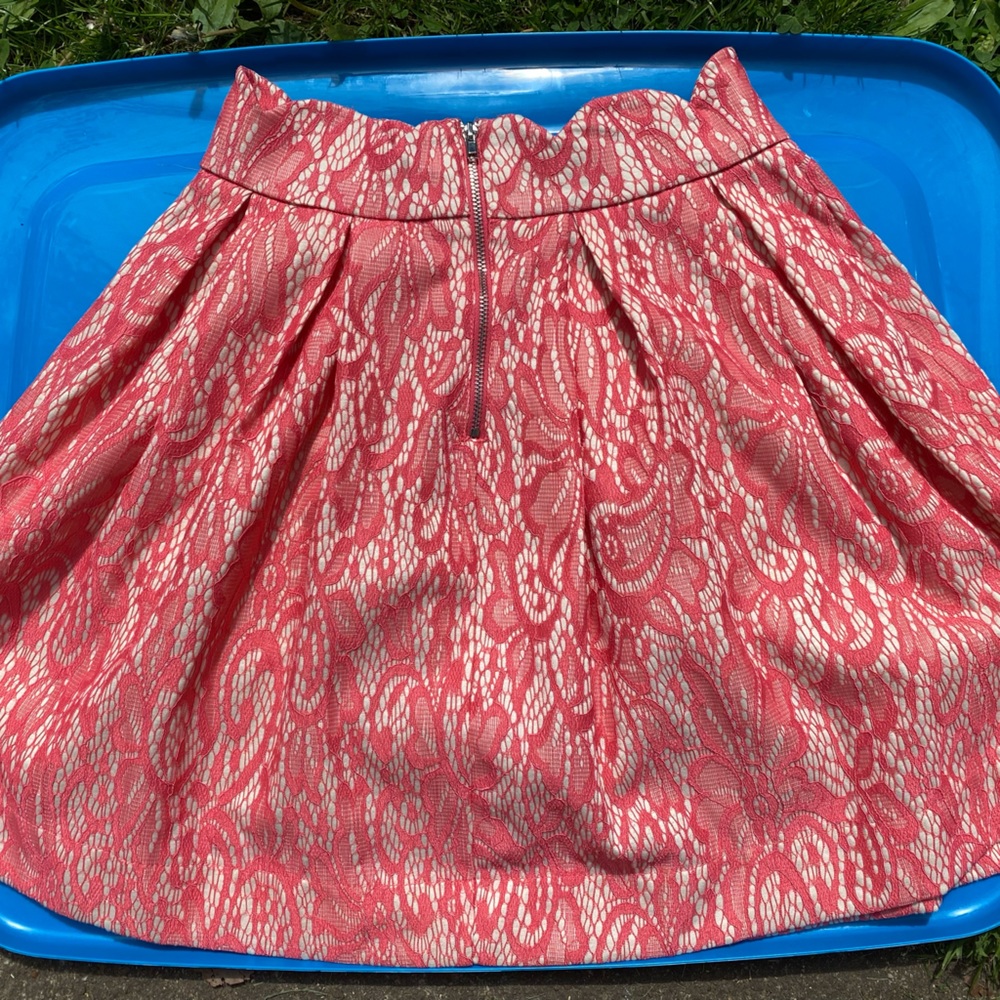 Gorgeous satin and lace skirt with zipper and scalloped waistline